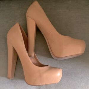 Steve Madden Tan Leather  High Heels. Size 6